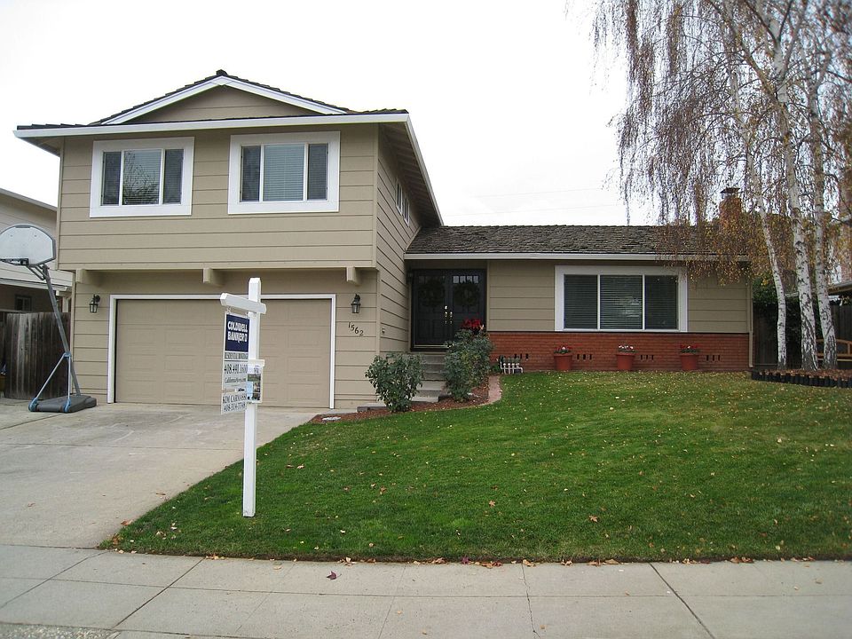Spacious Tri-Level Almaden Valley Home!