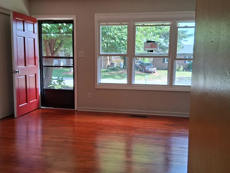 303 Allen Dr — Photo 6