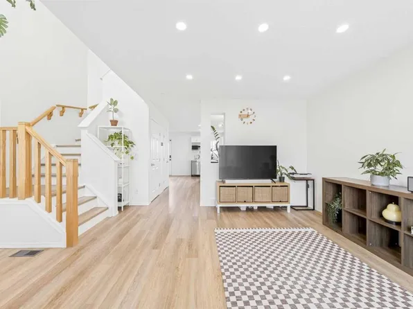 182 N Covemeadow Close NE, Calgary, AB T3K 6H1