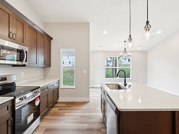 5th image of 5017 Waterford Pl