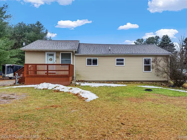 8052 Irish Rd, Millington, MI 48746