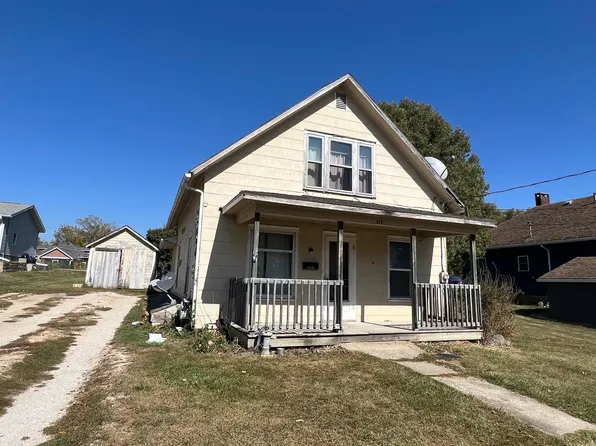 117 Cedar St, West Union, IA 52175