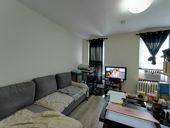 2nd image of 2271 Kennedy Blvd #303