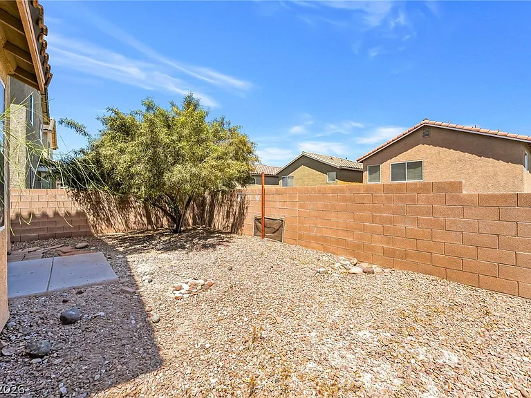 8104 Caspian Moon Dr — Photo 31