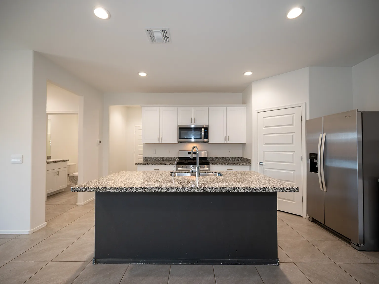 5 bed, 2522 sqft, $2,495 — Photo 3