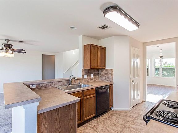 4th image of 1303 Sunflower Ln
