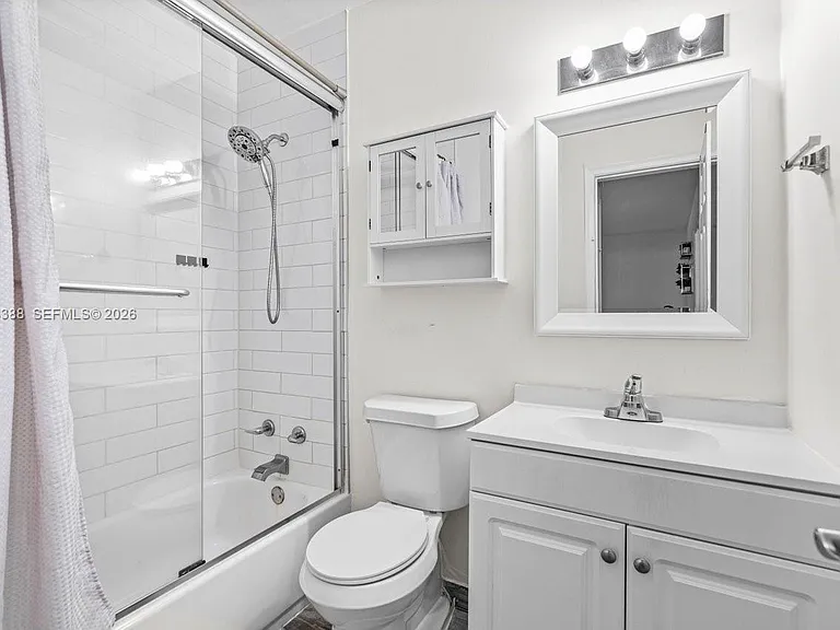 260 NW 19th St #26 — Photo 11