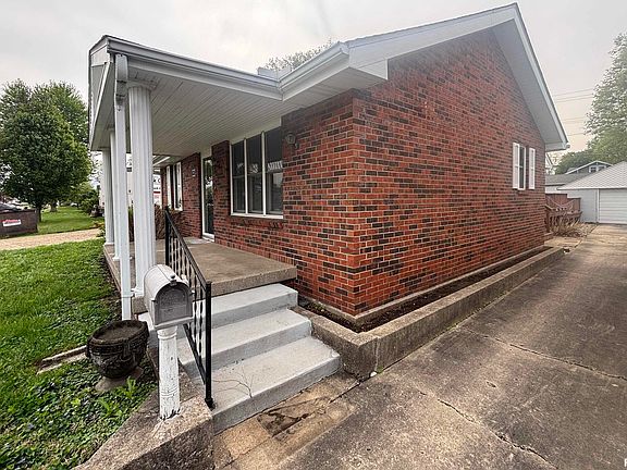 3rd image of 626 W Poplar St