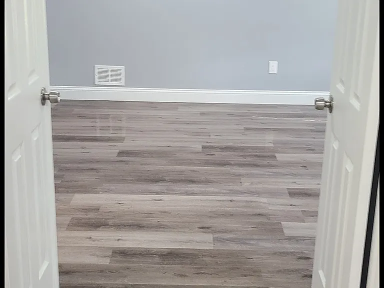 401 Hampton Ct — Photo 8