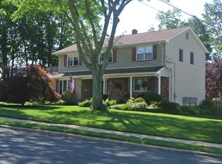 2 Windsor Rd, Howell, NJ 07731