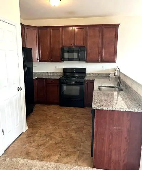 974 King Way — Photo 4