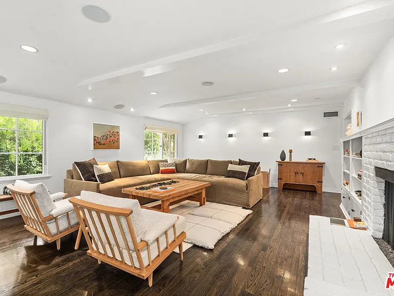 2107 El Roble Ln — Photo 6