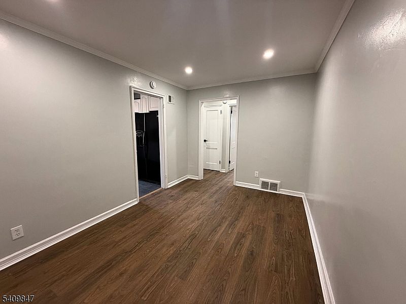 1st image of 168 Tuxedo Pkwy Floor 2