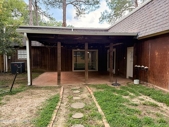 3rd image of 5230 Ridgewood Rd