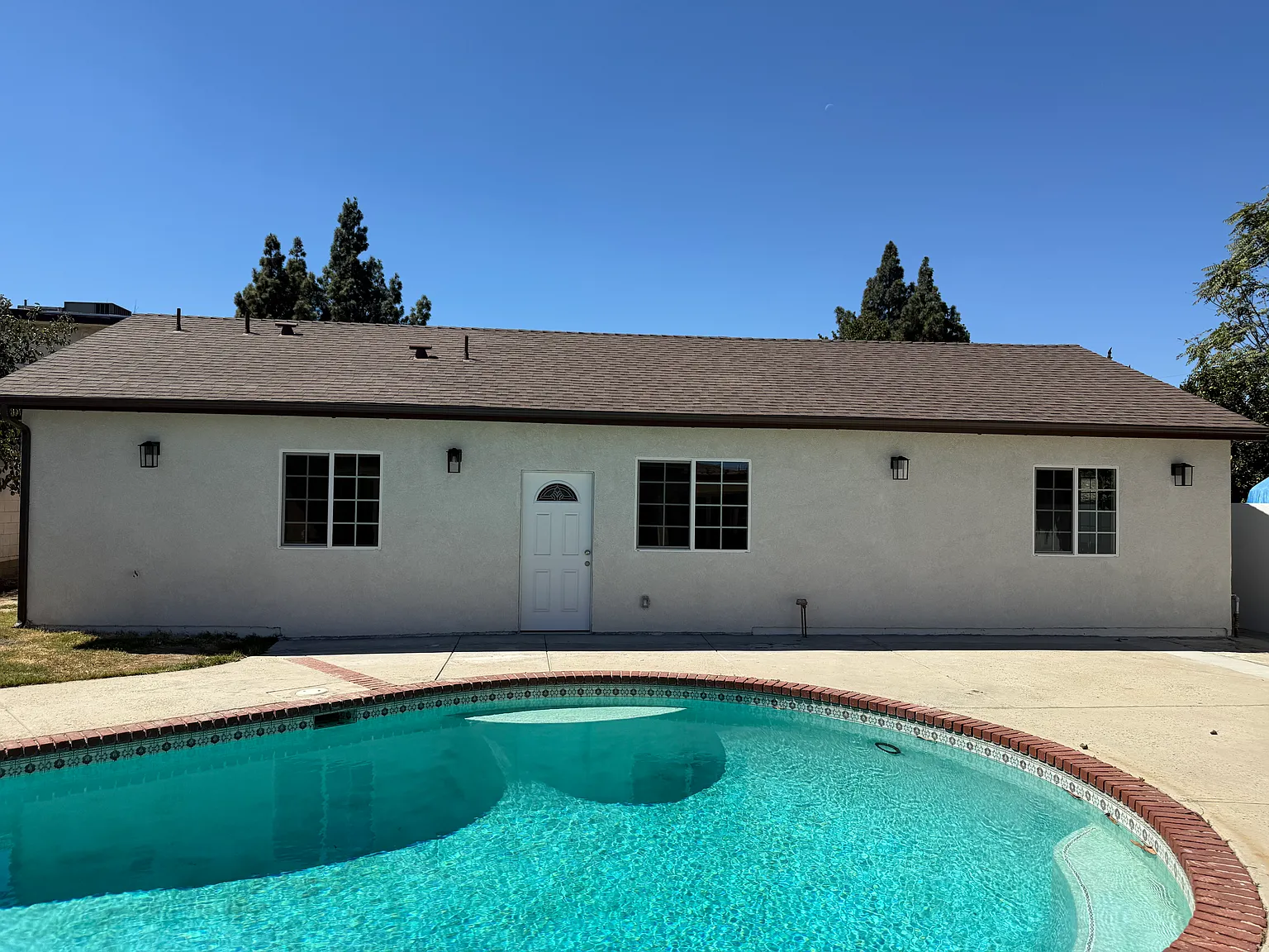 3 bed, 1200 sqft, $3,750 — Photo 1