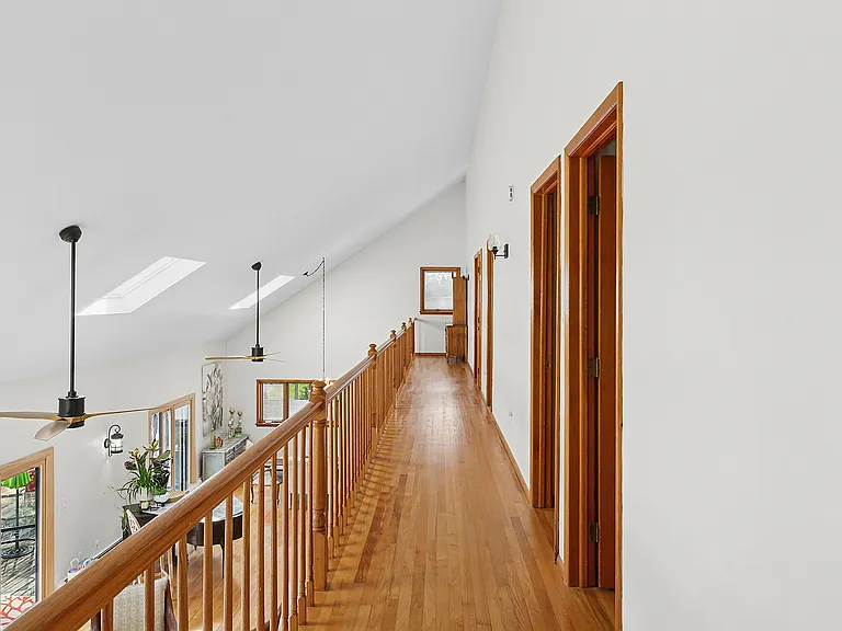 624 Noyack Rd — Photo 9