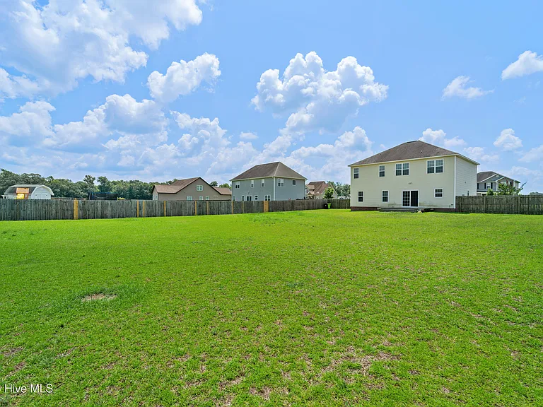 407 S Bluff Cir — Photo 22