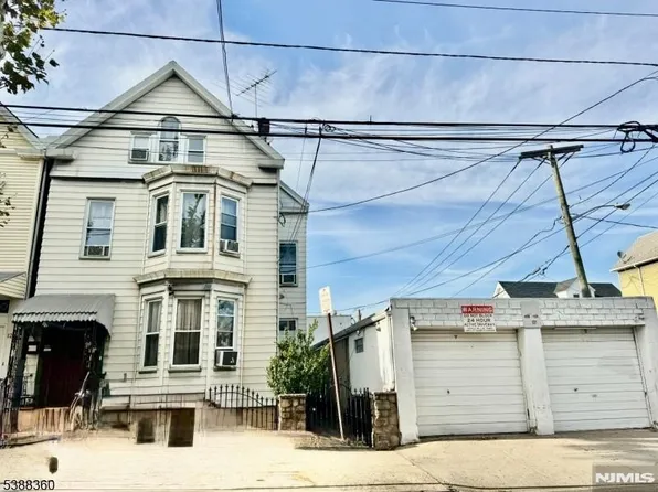 16 Darcy St, Newark, NJ 07105