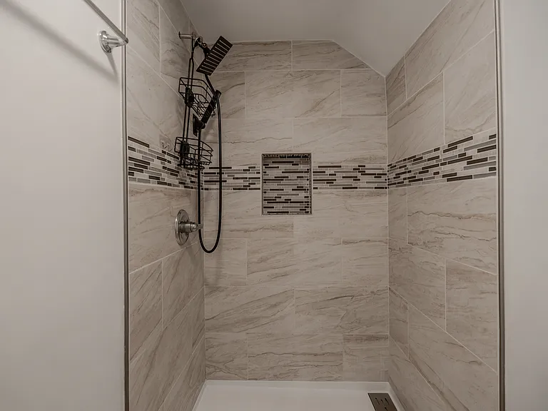 231 Broadway St — Photo 26
