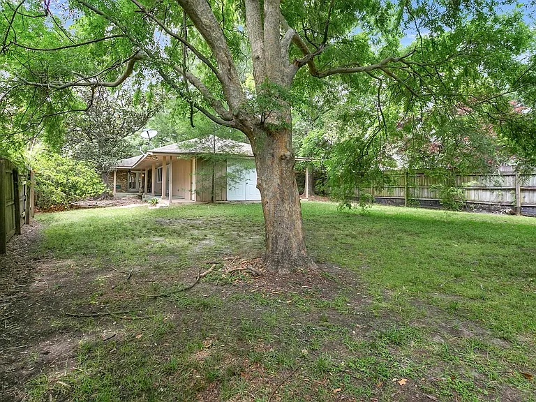 111 Camellia Dr — Photo 16
