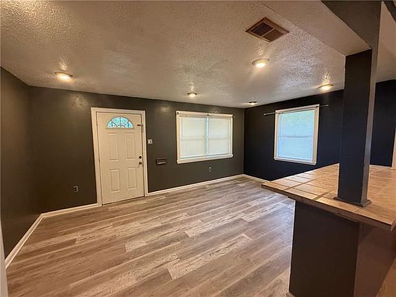 4th image of 4828 Eastview Dr