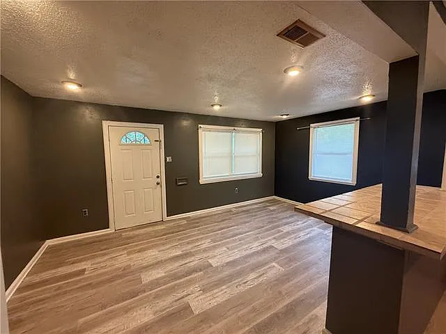 4828 Eastview Dr — Photo 4