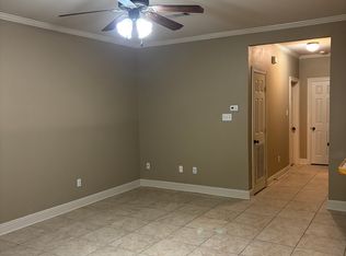 828 Meadow Bend Dr APT D, Baton Rouge, LA 70820