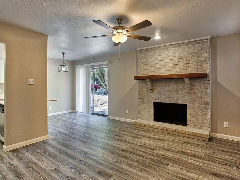 Athens Townhomes — Photo 23