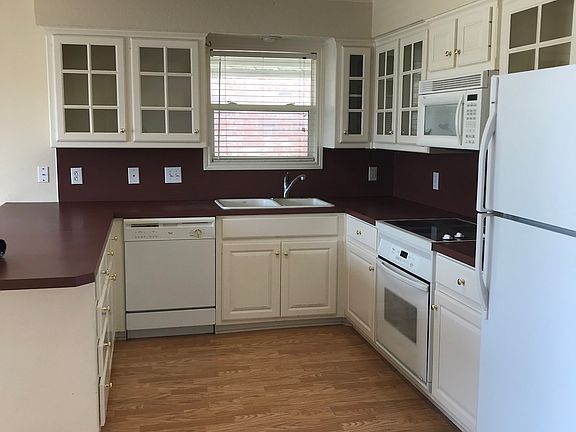 Large bar & dining area