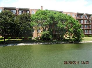 8101 W Courte Dr APT 205, Niles, IL 60714