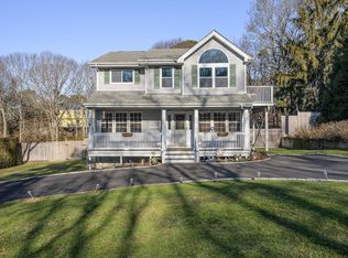 5 Ardmore Ct, Hampton Bays, NY 11946