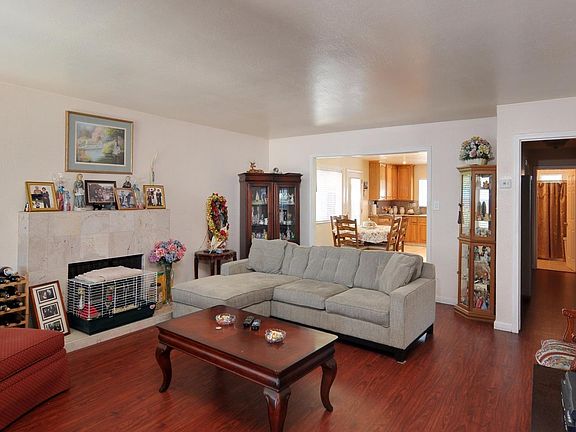 4th image of 934 Jeanne Ave