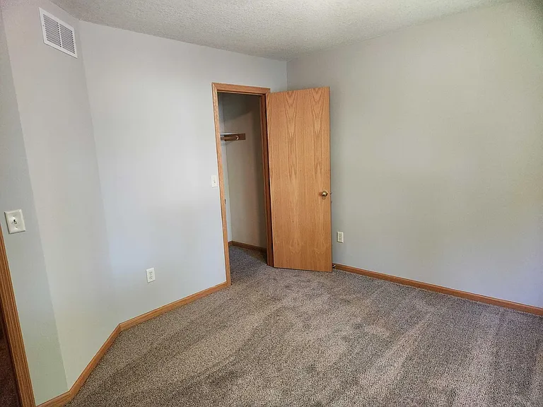 1040 4th St SE — Photo 9