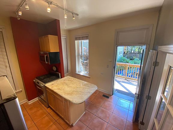 4th image of 4108 N Southport Ave #1