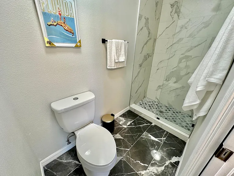27 Clarendon Ct S — Photo 37