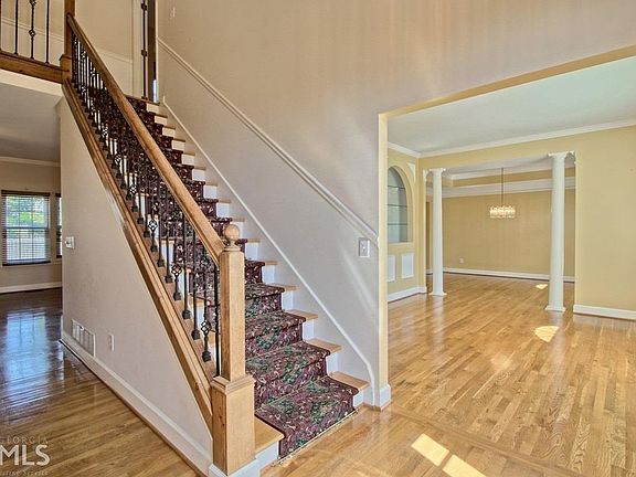4th image of 9244 Charlton Pl