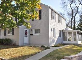 5716 Clover Ln, Greendale, WI 53129