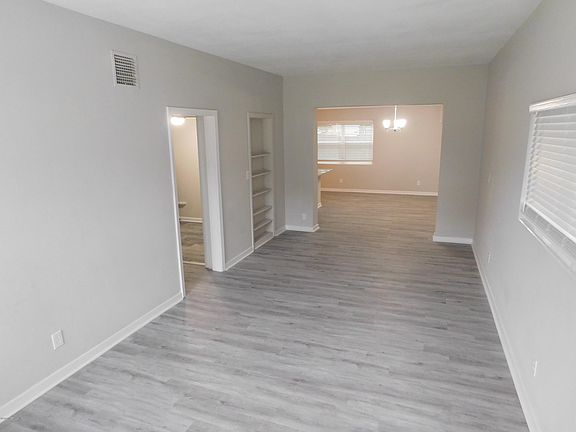 4th image of 5221 Lexington Ave
