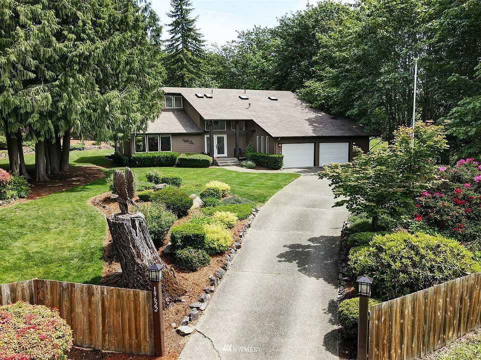 Leave the hustle-bustle behind as you drive down the lane to your private paradise! 