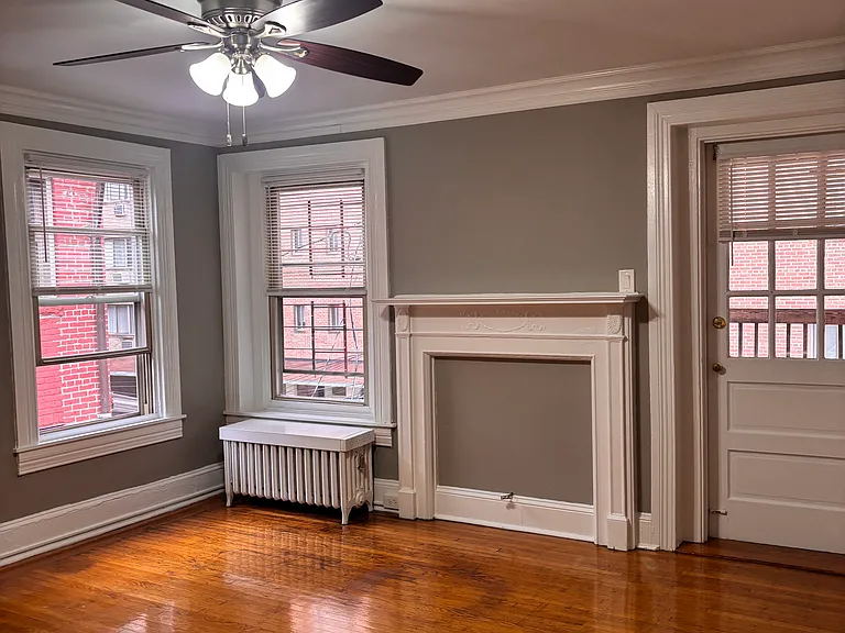 22 E Eager St #3R — Photo 6