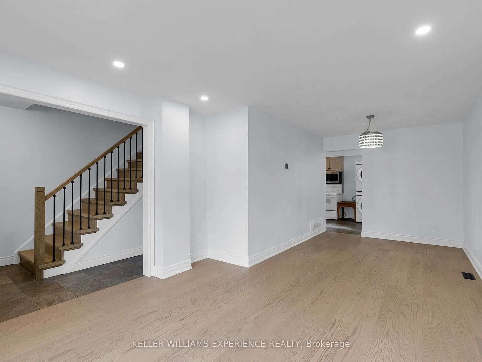 4 bed, $2,400 — Photo 3