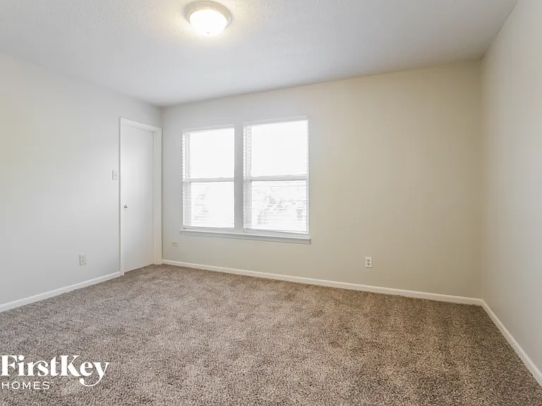 2310 Amberleigh Dr — Photo 12