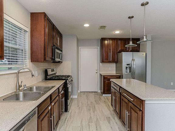 5th image of 21111 Blackbluff Ct