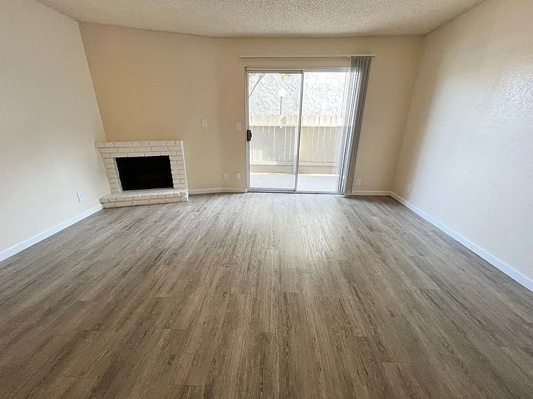 400 W Gettysburg Ave — Photo 5
