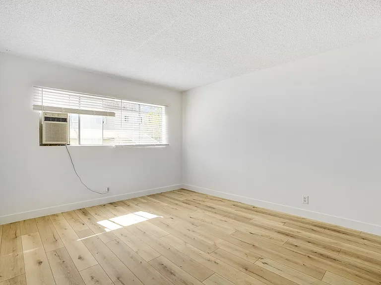 9000 Clifton Way — Photo 15