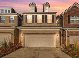 736 Peppermint Dr, Rochester, MI 48307