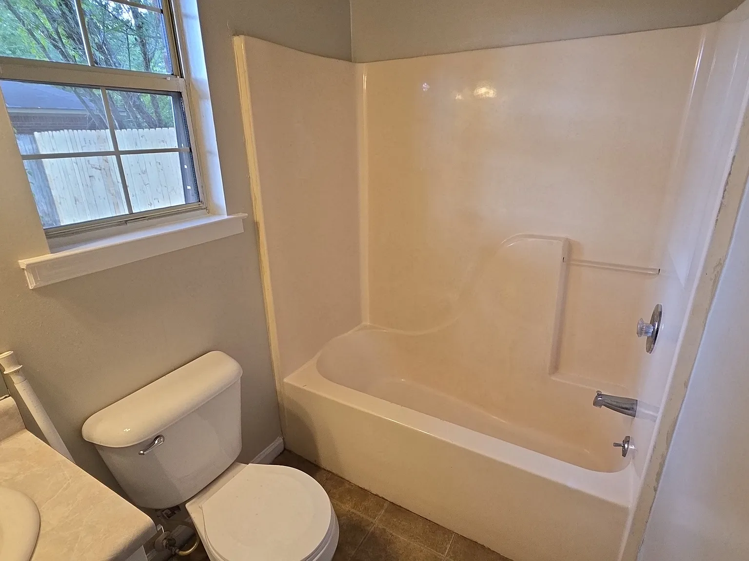 4 bed, 1450 sqft, $1,670 — Photo 4