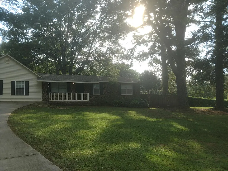 214 Ewing St