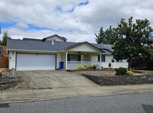 202 NE Plum Ridge Dr, Winston, OR 97496