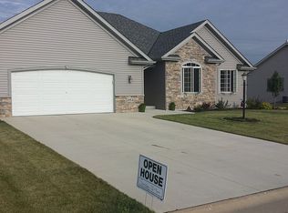 2152 Raintree Ln, Racine, WI 53406